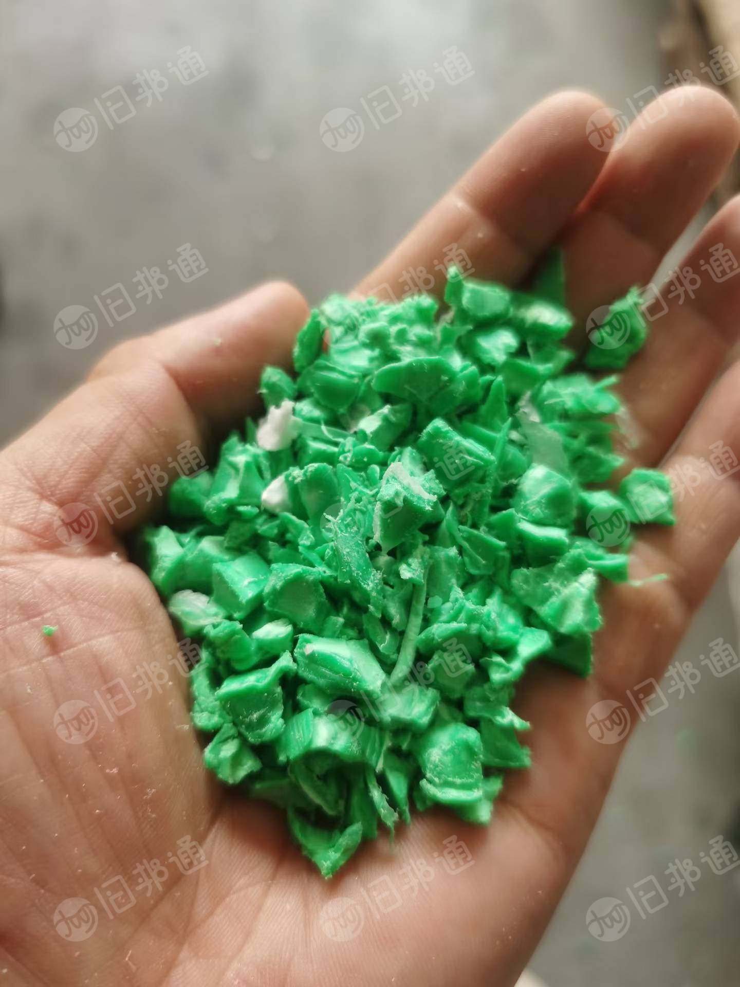 出售一级绿色PP水口破碎料，一级红色PP水口破碎料，现货一车
