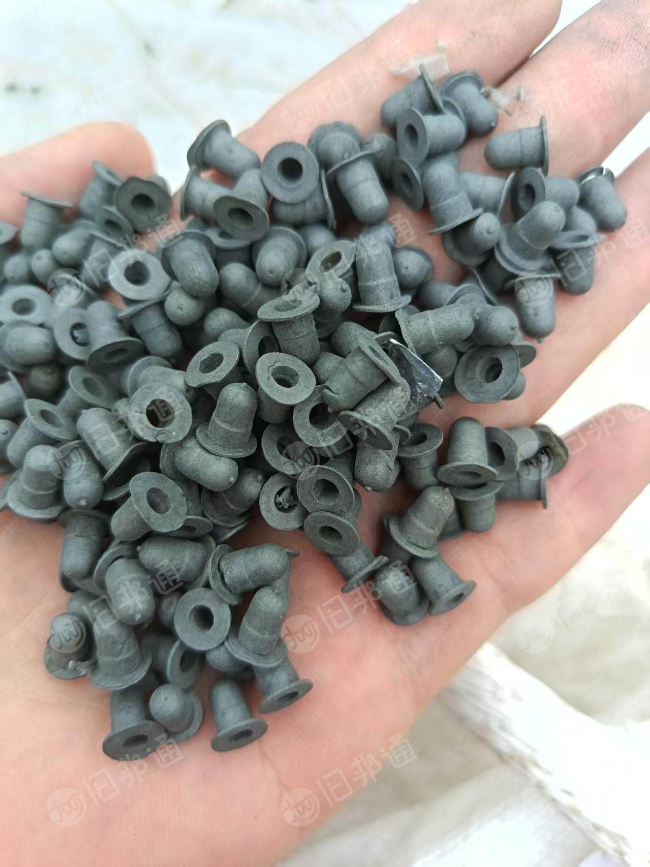 出售黑色软质PVC废料，现货10吨