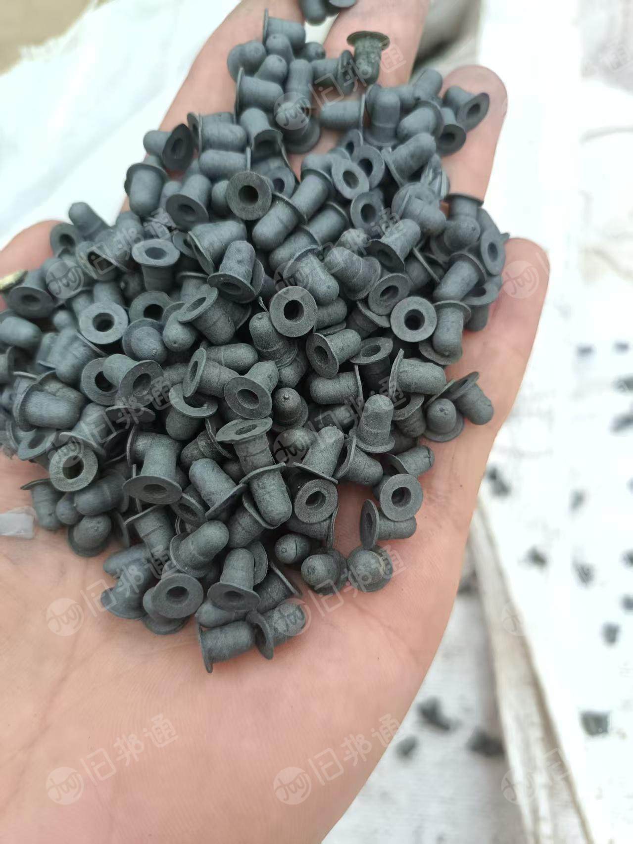 出售黑色软质PVC废料，现货10吨