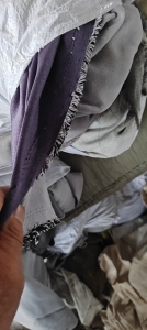 长期出售服装厂下脚料，各种颜色分拣好，纯棉，涤纶，涤棉，每个月稳定30吨，适合做擦机布