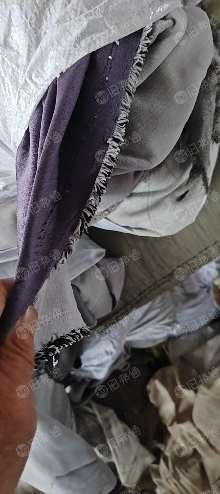 长期出售服装厂下脚料，各种颜色分拣好，纯棉，涤纶，涤棉，每个月稳定30吨，适合做擦机布