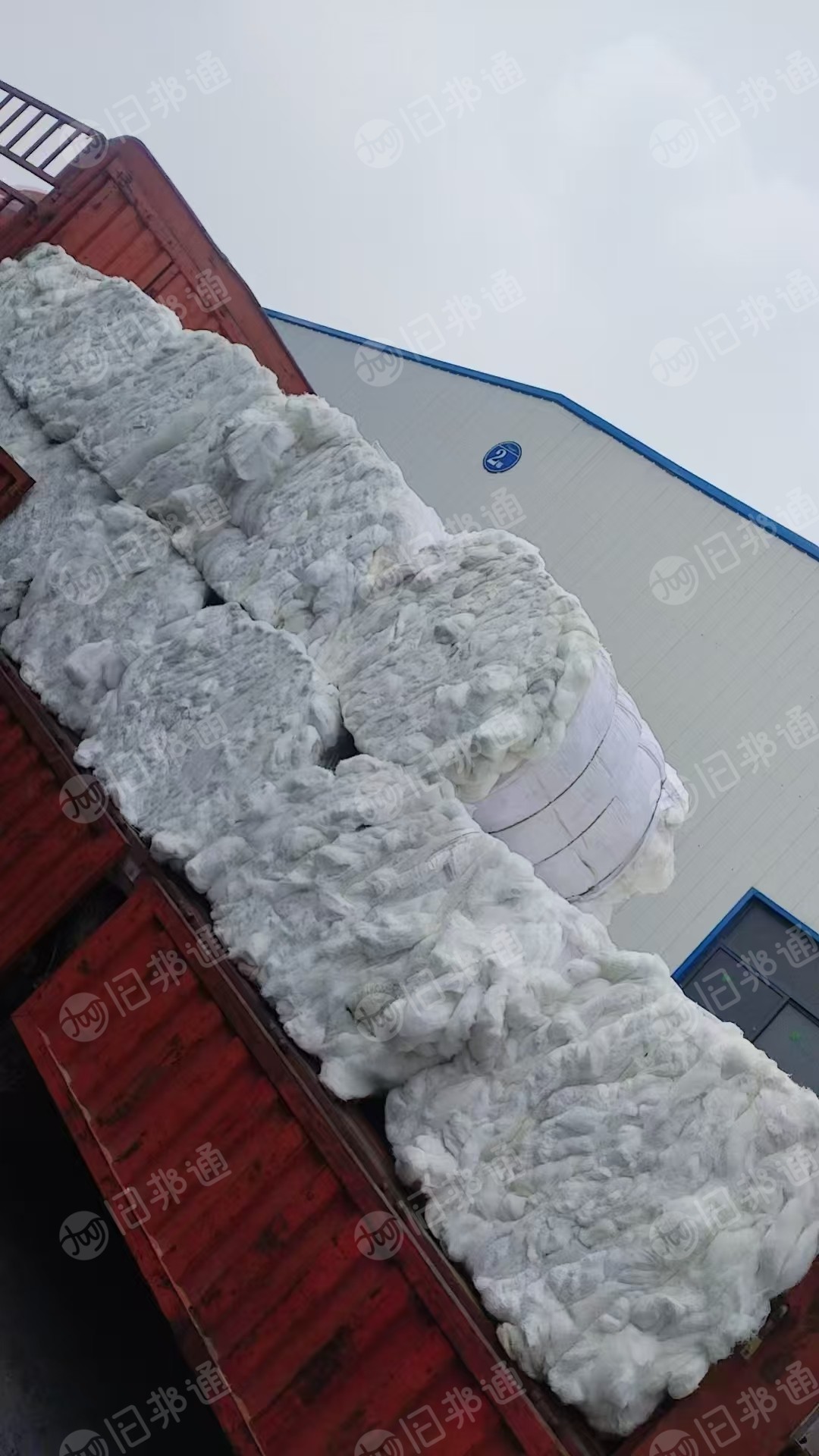 出售白色涤棉废纱，涤棉纱线，涤棉开花料，现货有20吨，货在安徽合肥
