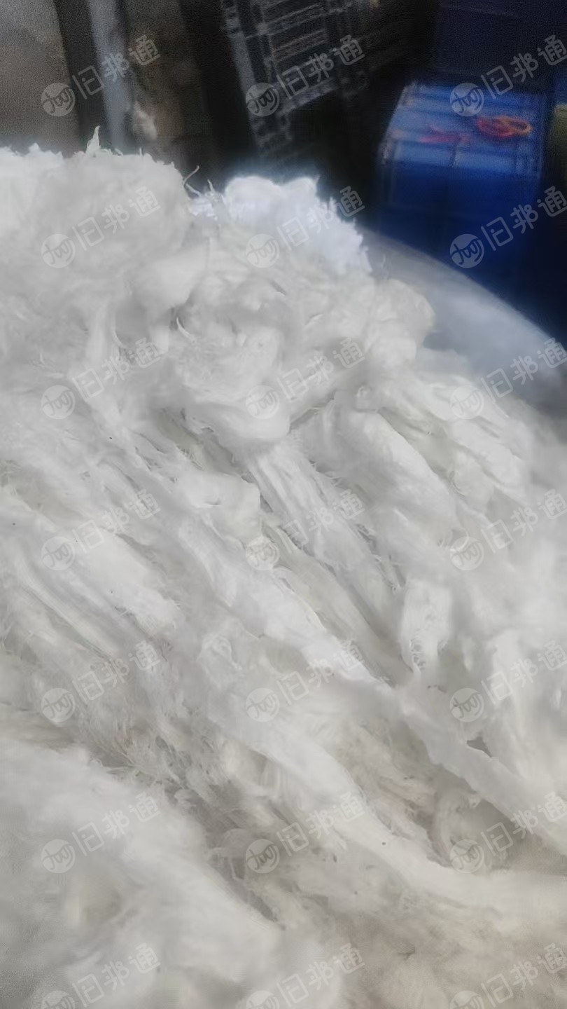 厂家长期出售白色涤纶水丝，涤纶废丝，poy,含水十几，一天会有10-20吨，货在山东临沂