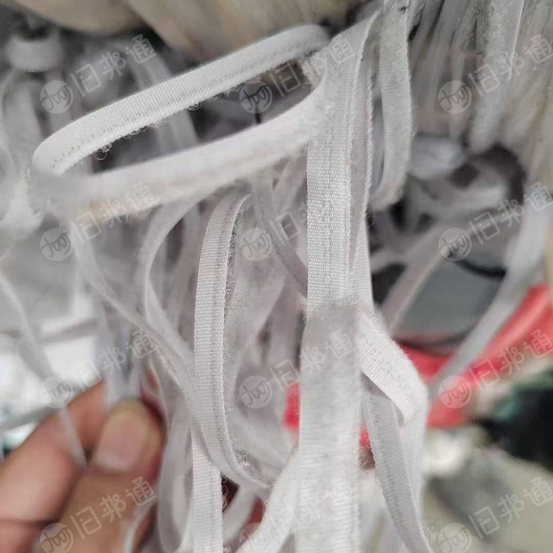 长期出售杂色锦纶粘扣边角料,锦纶废料,尼龙废料,带点轻桨,月供一二十吨,货在江苏无锡