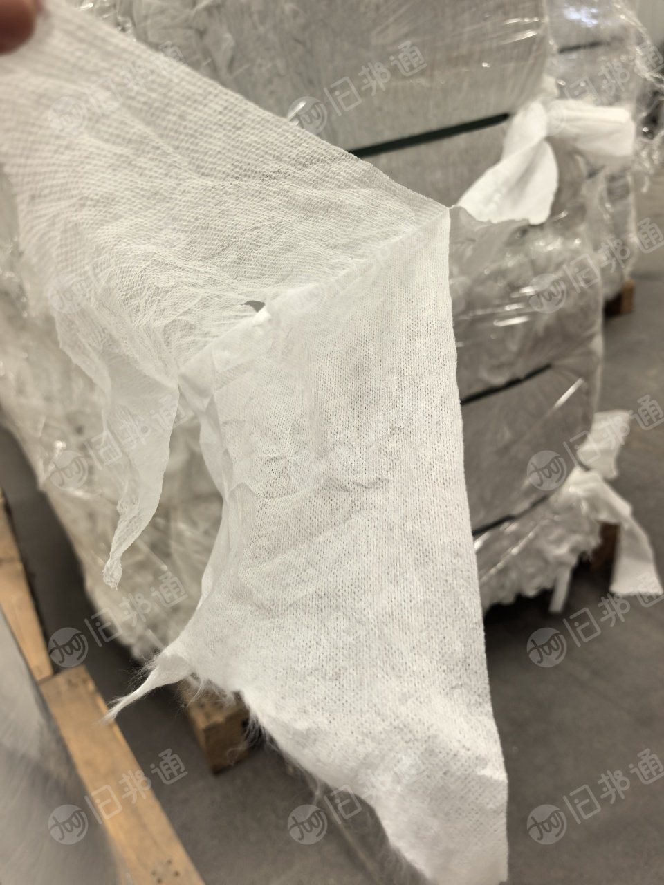 长期出售做干巾下来的pet复合pp无纺布，pp无纺布边角料，现货30吨，货在山东滨州