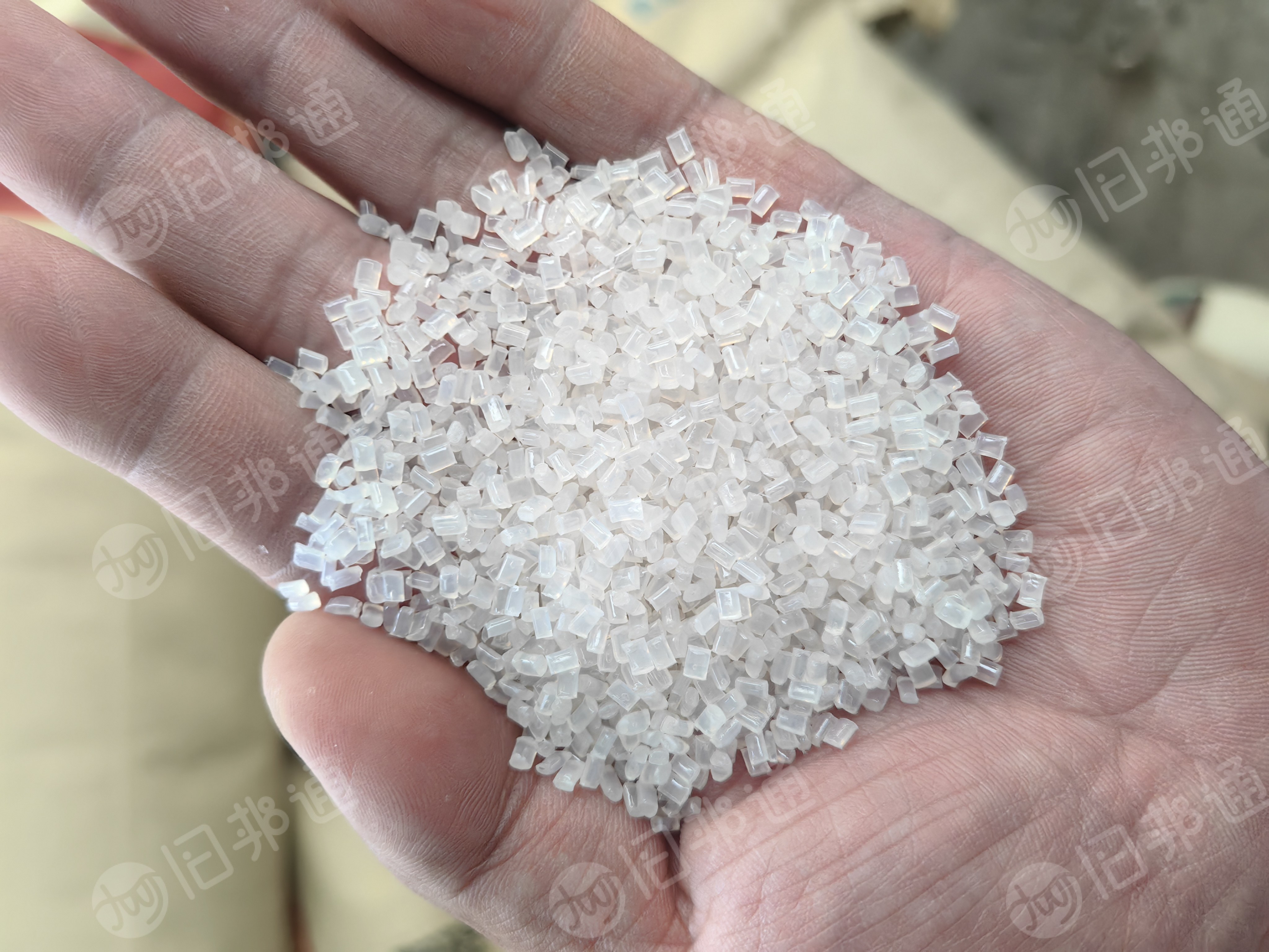 出售透明PC颗粒，具体指标如图