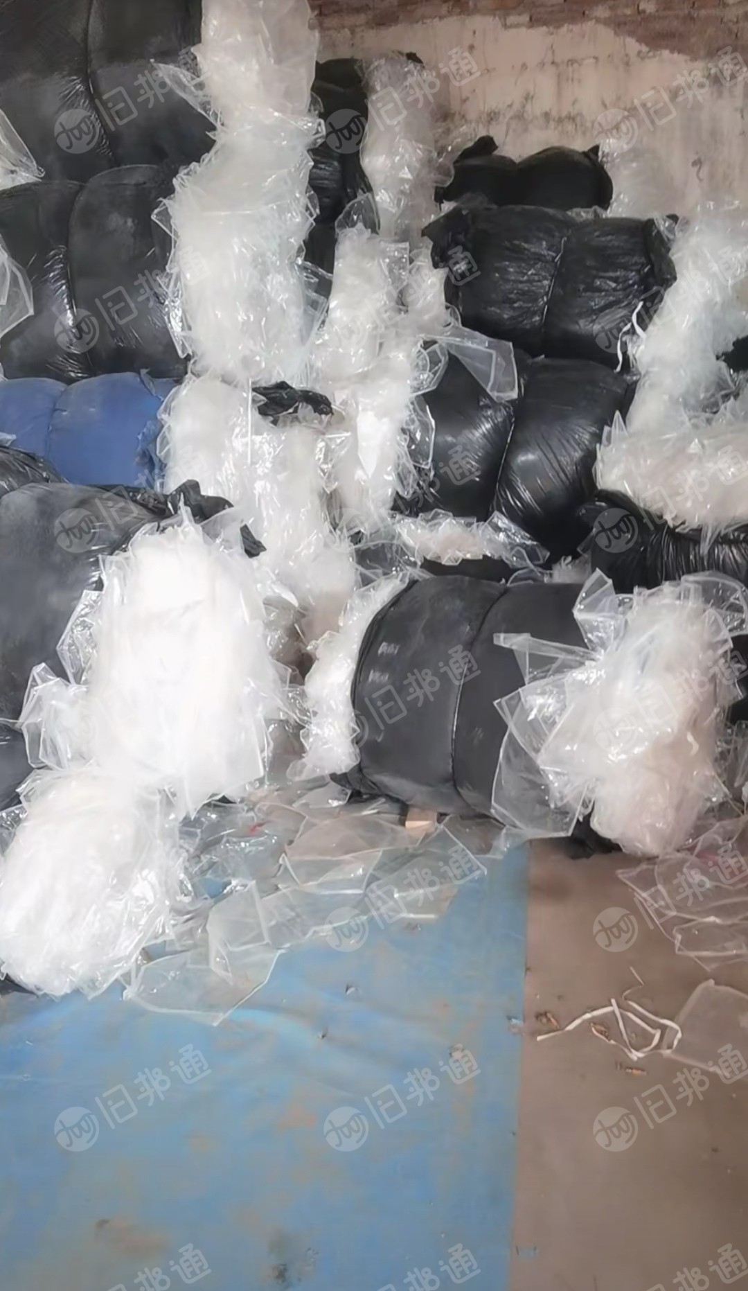 出售无胶PET膜废料，现货7-8吨左右