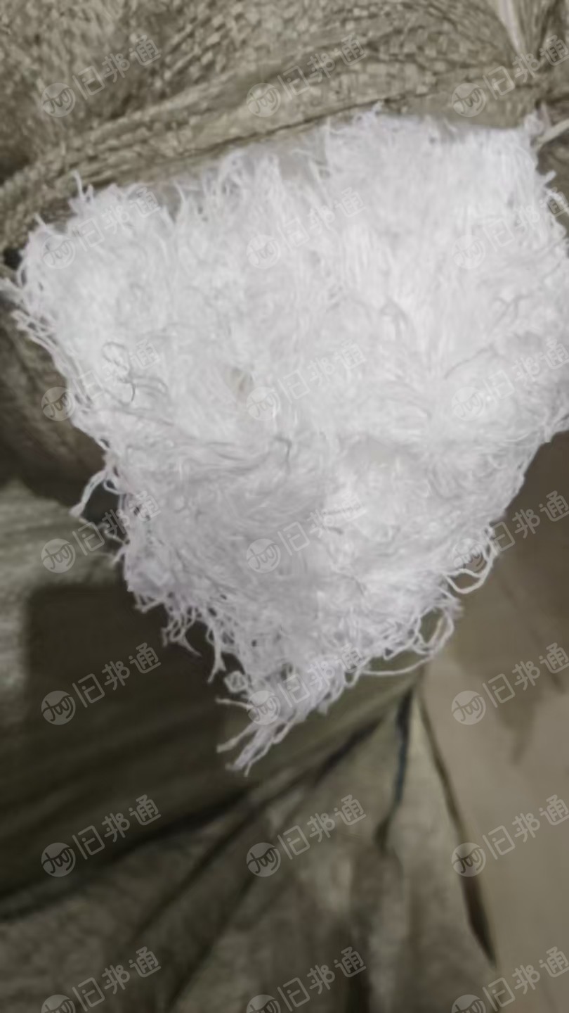 出售白色涤纶高弹丝，涤纶废丝，现货有20吨，货在浙江嘉兴