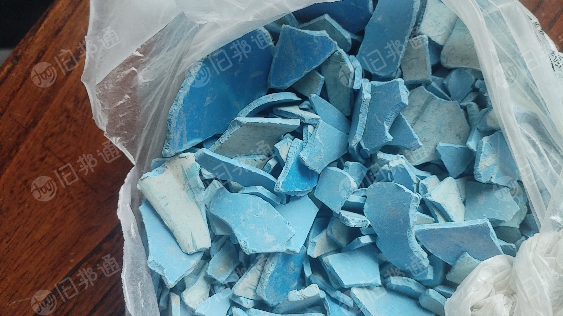 长期收购蓝瓦破碎料，月需200吨