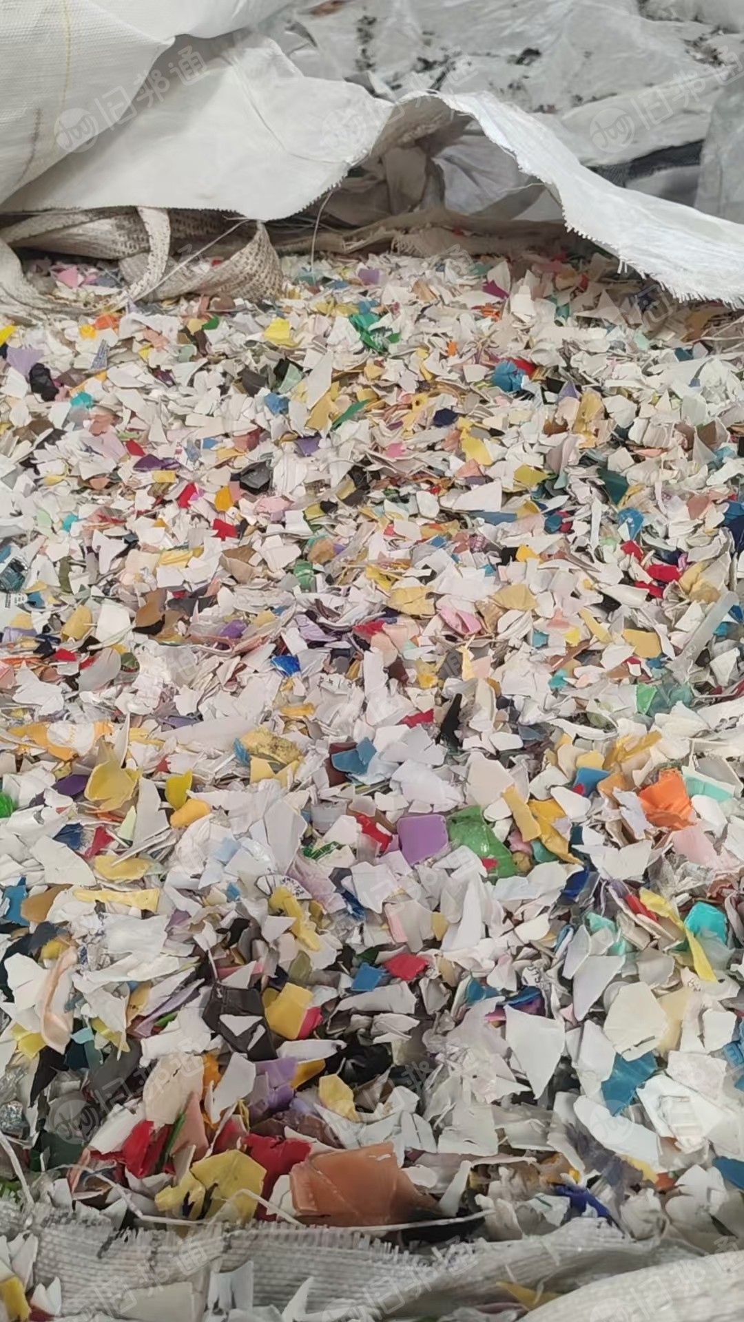 出售全漂PE花乙破碎料,过20米长水池,过风选,脱水脱标可上机,现货100吨