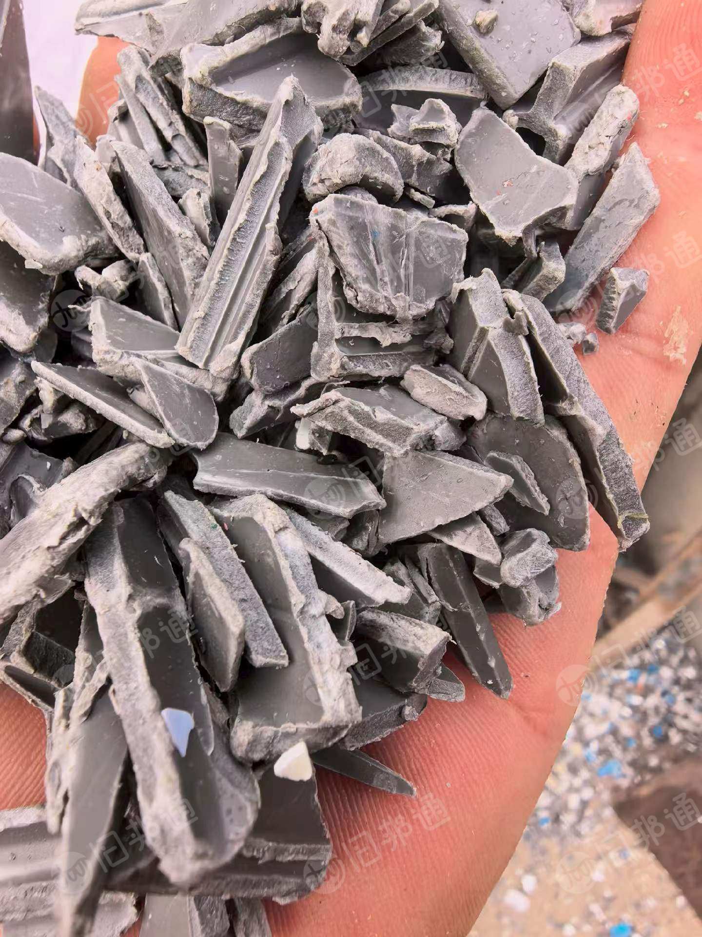 长期出售PVC全彩塑钢破碎料,彩钢破碎料