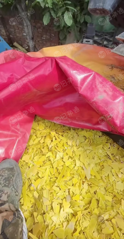 长期出售路障破碎料,红色跟黄色的有分开