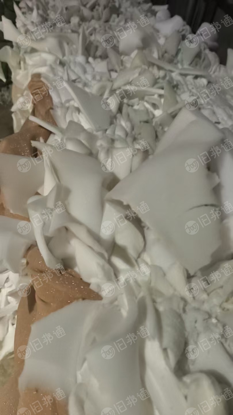 长期大量出售胸罩海绵，海绵下脚料，废海绵，有黑色跟白色，月供百来吨，货在广东汕头
