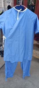 出售库存病号服，库存服装，现货有8万件，货在江苏南通