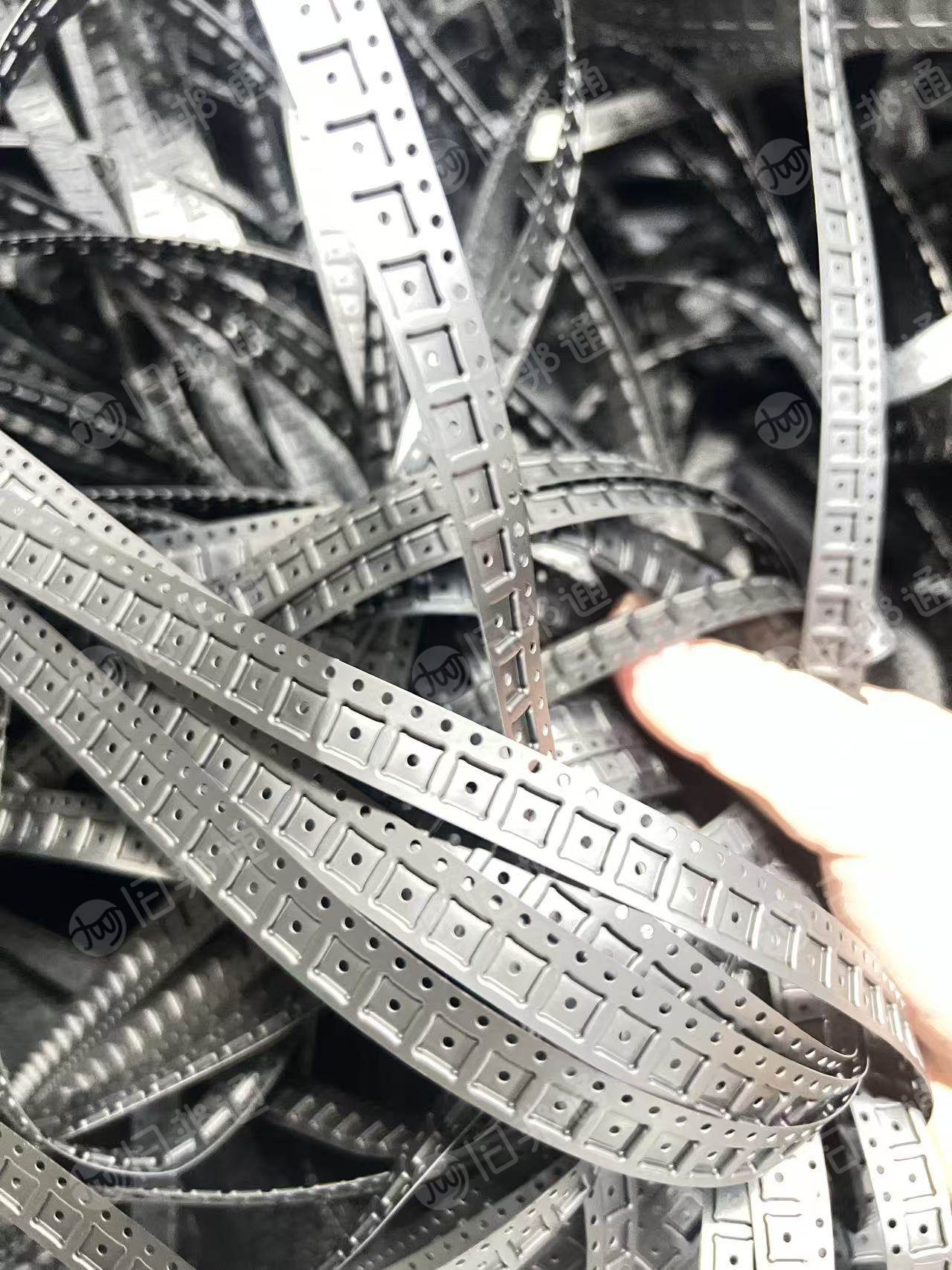 出售ABS/PC/合金载带破碎料，造带厂的边角料和冲孔料，现货各几十吨