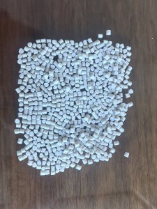 长期大量出售涤纶切片，可以做短纤、打包袋、假发、单丝，厂在浙江杭州