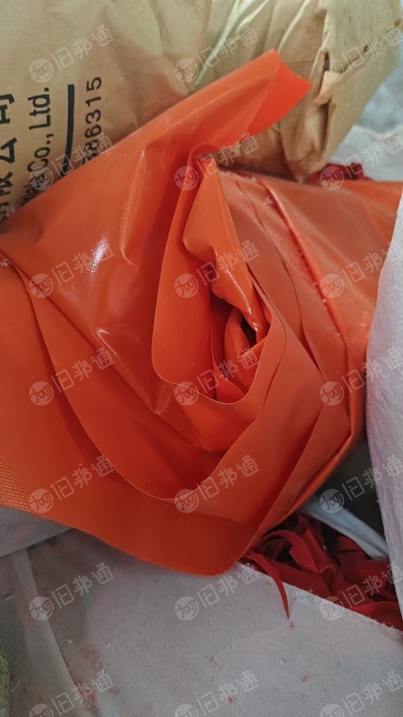 出售软质PVC皮革边角料,做手袋,汽车桌椅和外卖箱的料子,30吨现货