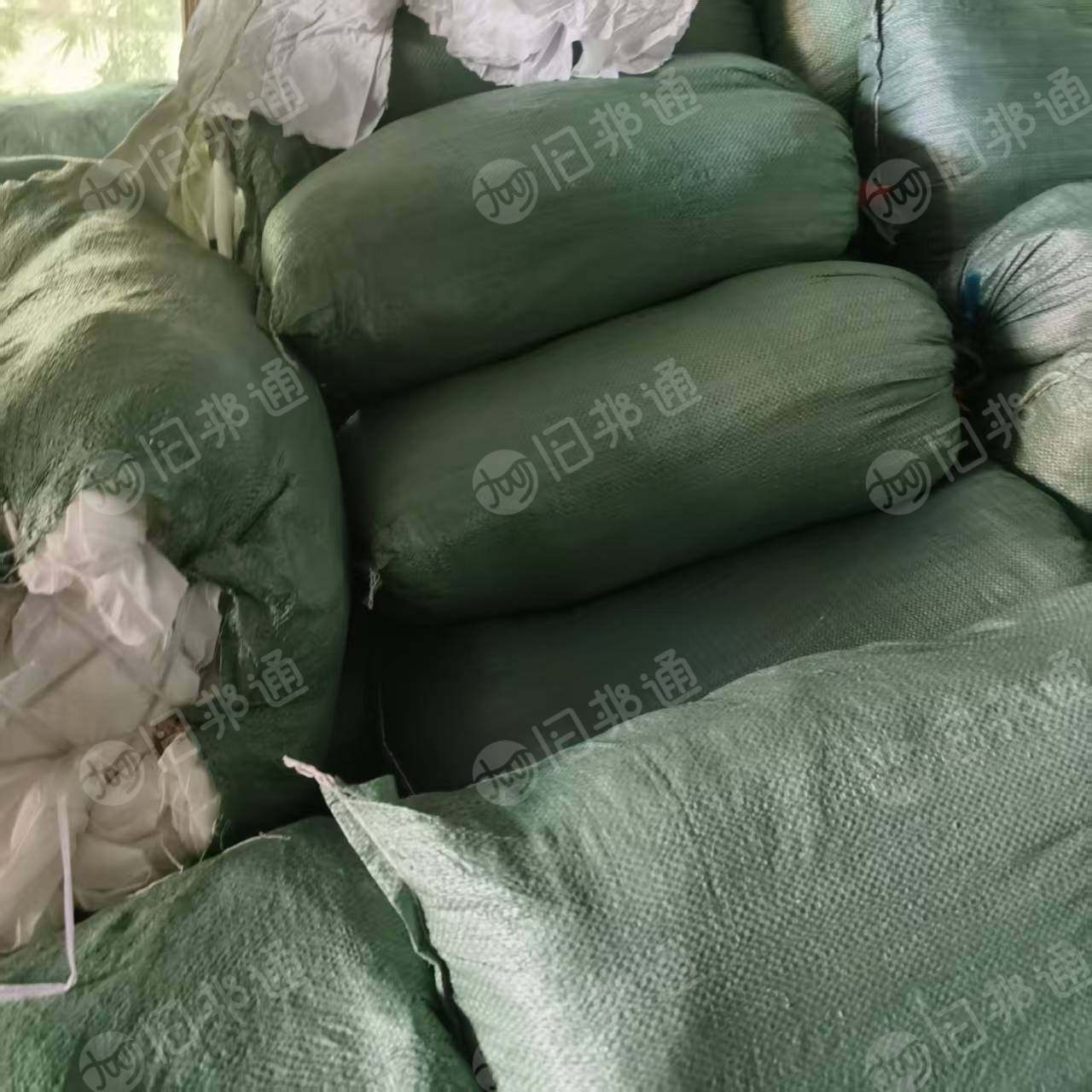 长期出售织布厂下来的白色涤纶坯布,涤纶布块,1米到5米都有,可以开花造粒,现货有18吨