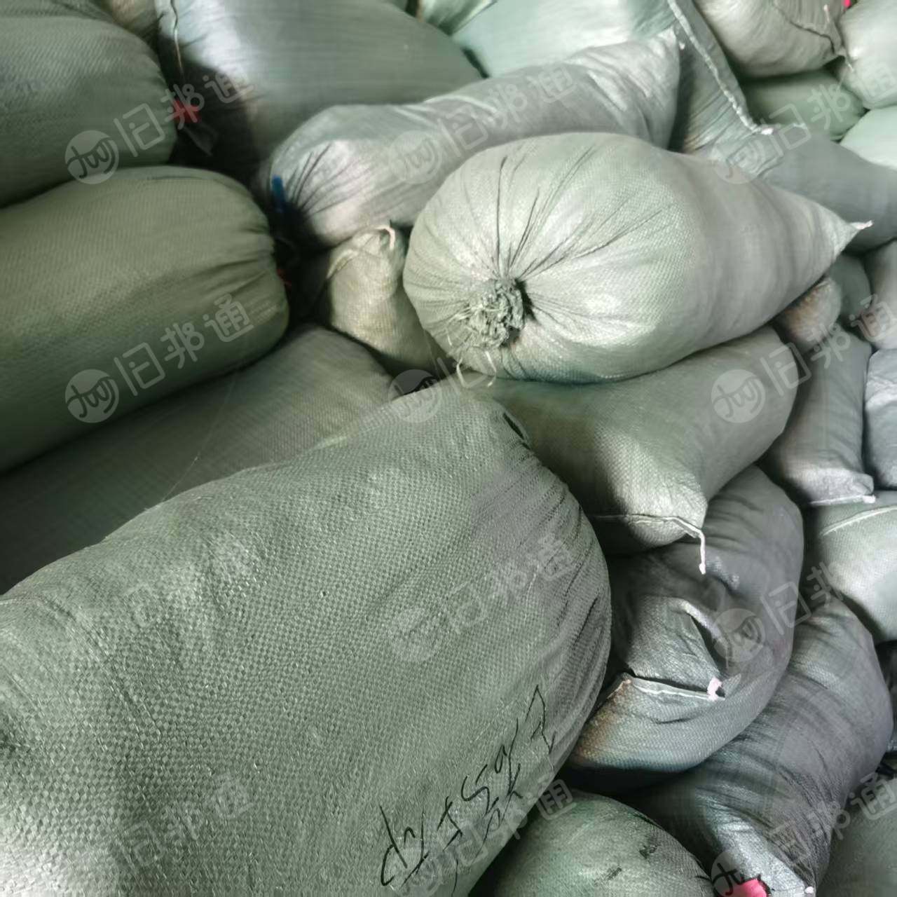 长期出售织布厂下来的白色涤纶坯布，涤纶布块，1米到5米都有，可以开花造粒，现货有18吨