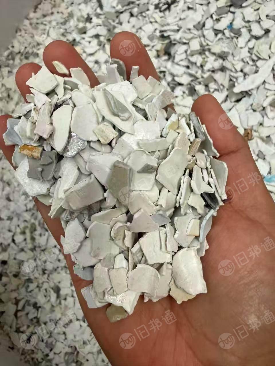 长期出售冰箱HIPS破碎料，冲击8.8，可直接上机，月供300吨以上