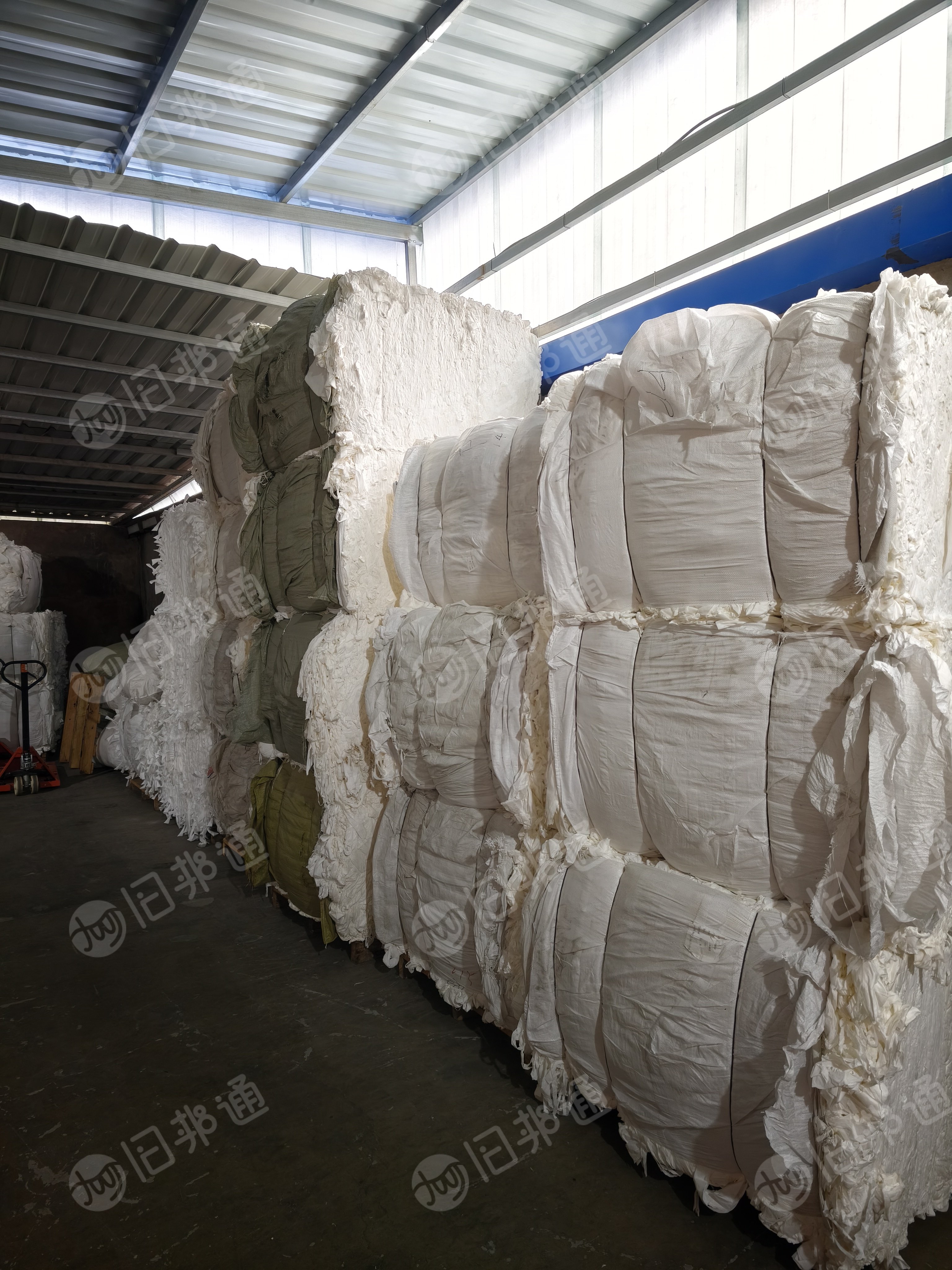长期出售天丝无纺布边角料，人工分拣打包压块，直接上机使用