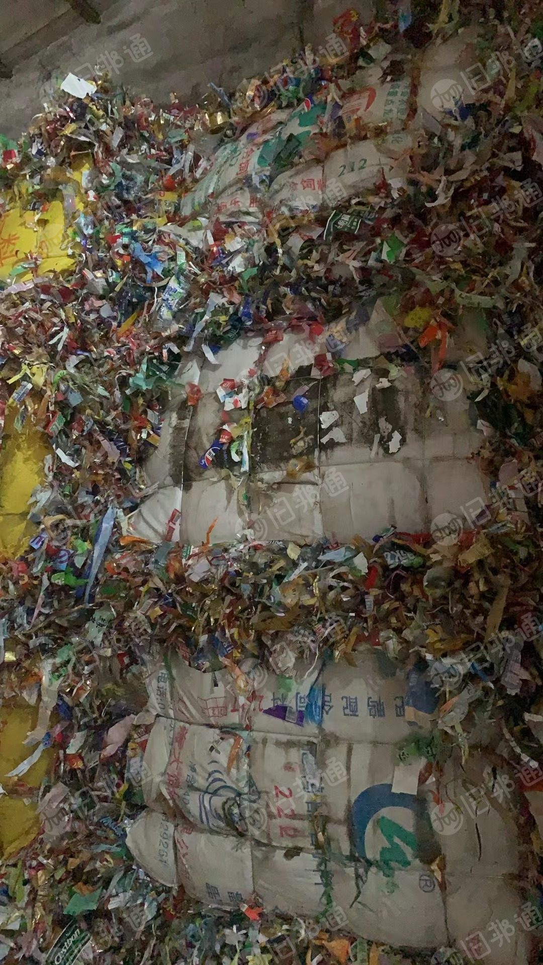 出售PVC pp混合商标纸压块, 破碎厂玻子接下来的料子混合打包,现货半挂,一天一挂,够车就走