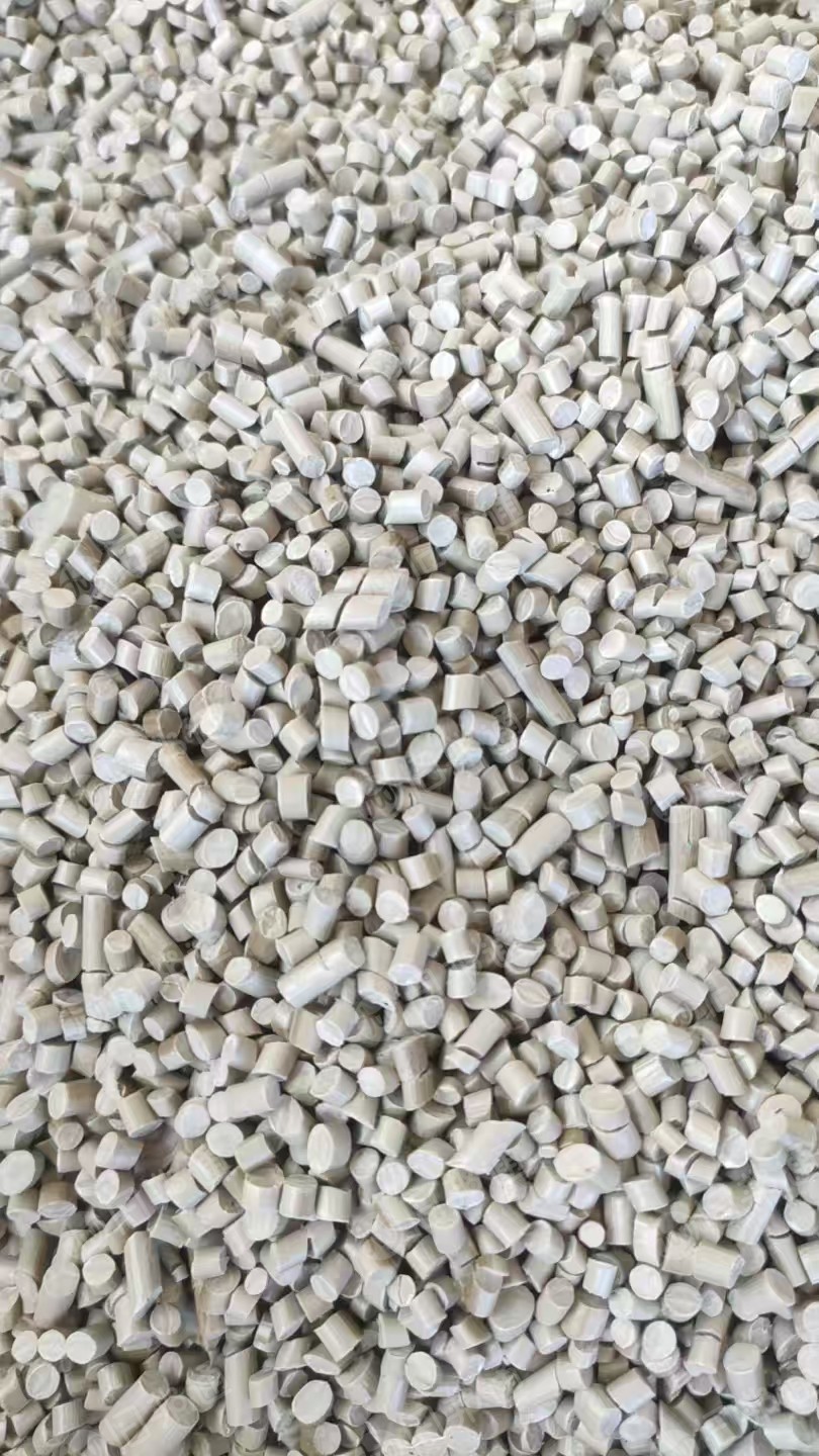 出售软质PVC颗粒，专供鞋厂、皮革厂，颜色可调