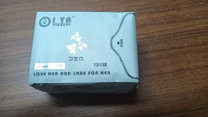 出售过期卫生巾，护垫，都是整箱包装的，现货五六吨，货在河南许昌
