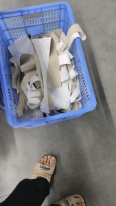 长期出售汽车PVC皮革废料，超纤皮边角料