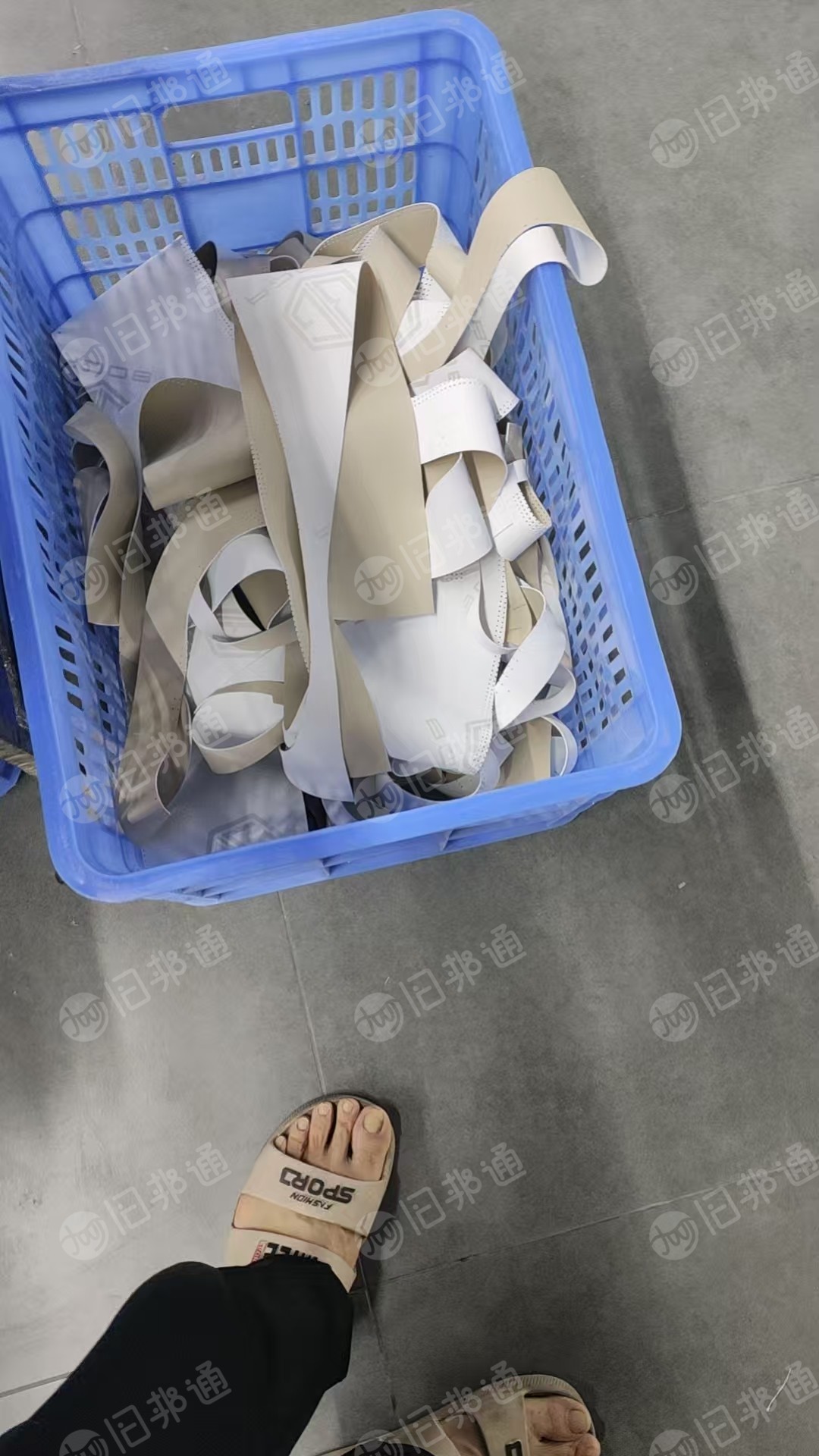 长期出售汽车PVC皮革废料，超纤皮边角料