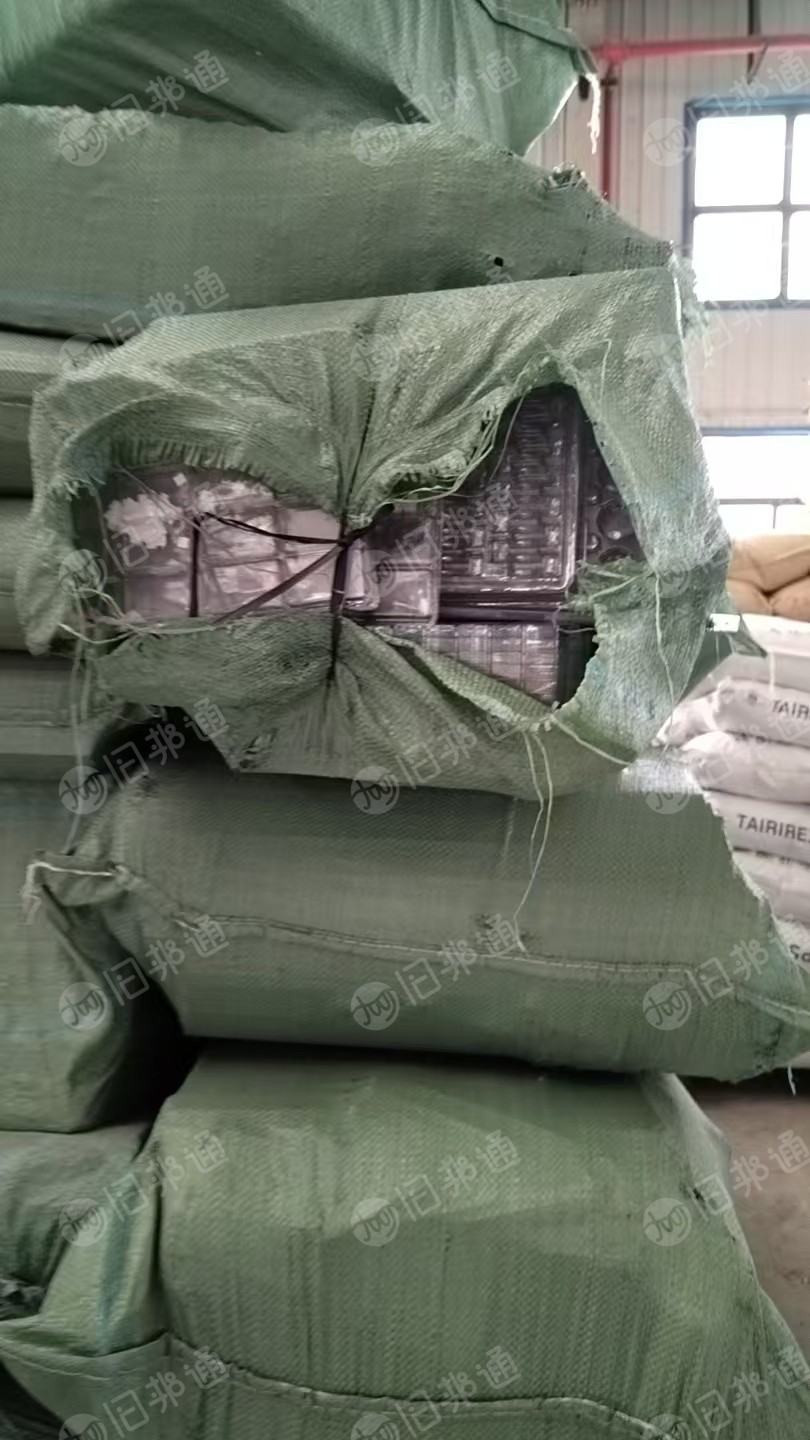 长期出售pet吸塑盒毛料，带标签补带标签都有