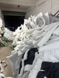 长期出售做滑雪服下来的线头棉下脚料，丝棉下脚料