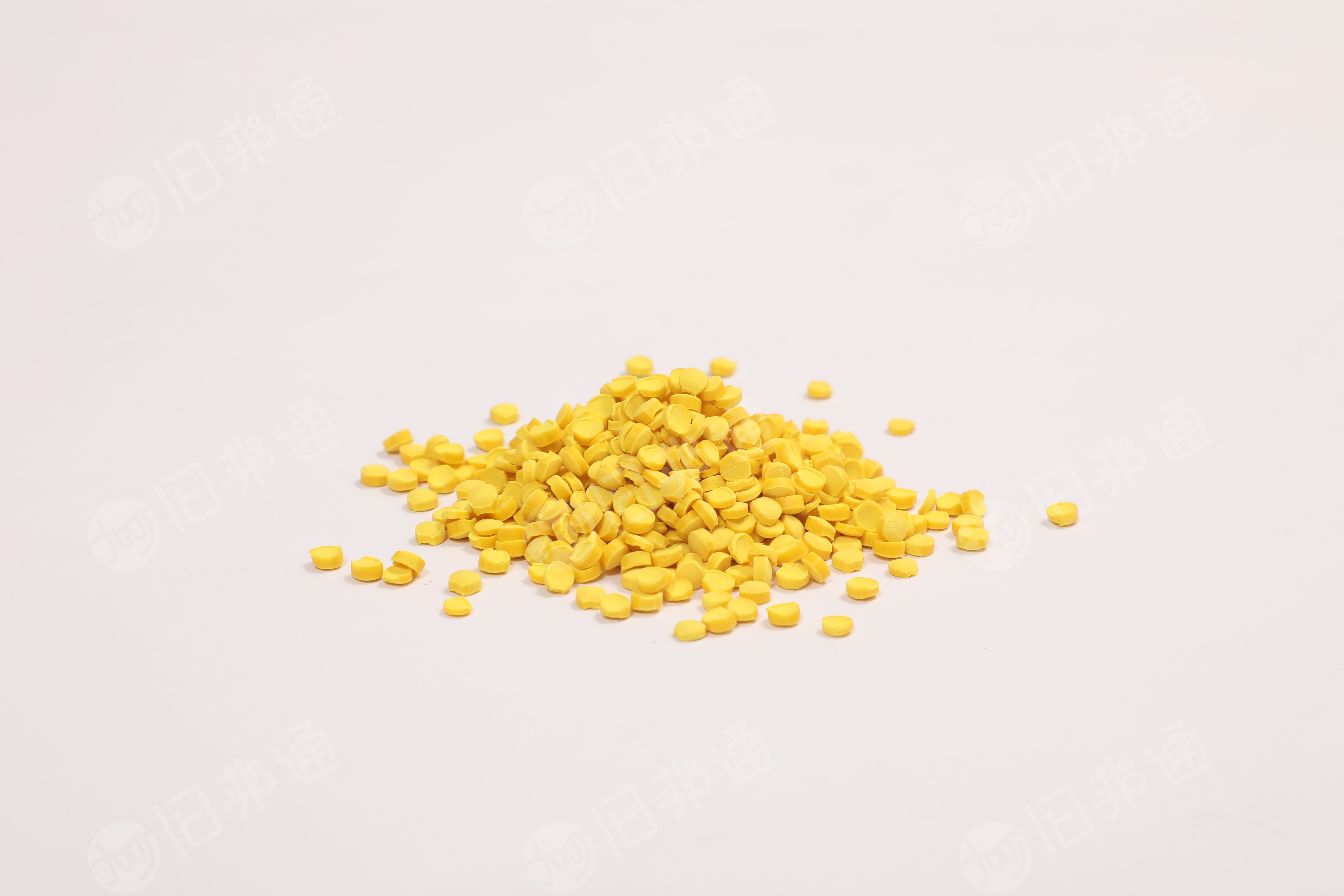 出售黄色软质PVC颗粒，建材专用料
