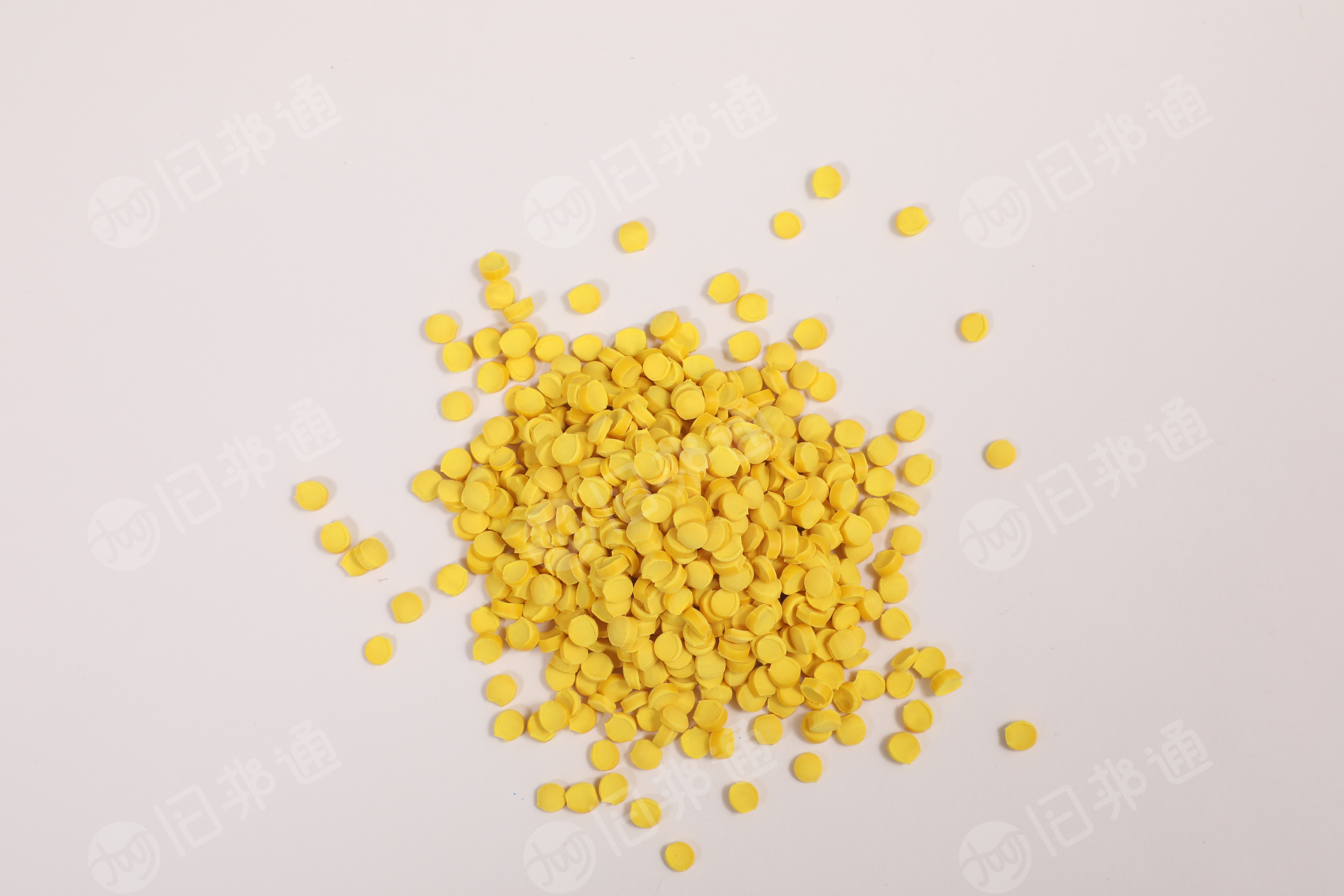 出售黄色软质PVC颗粒，建材专用料