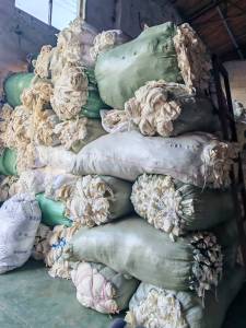 长期出售涤棉针织布，50涤50棉，奶白20吨，本白20吨，货在江苏苏州