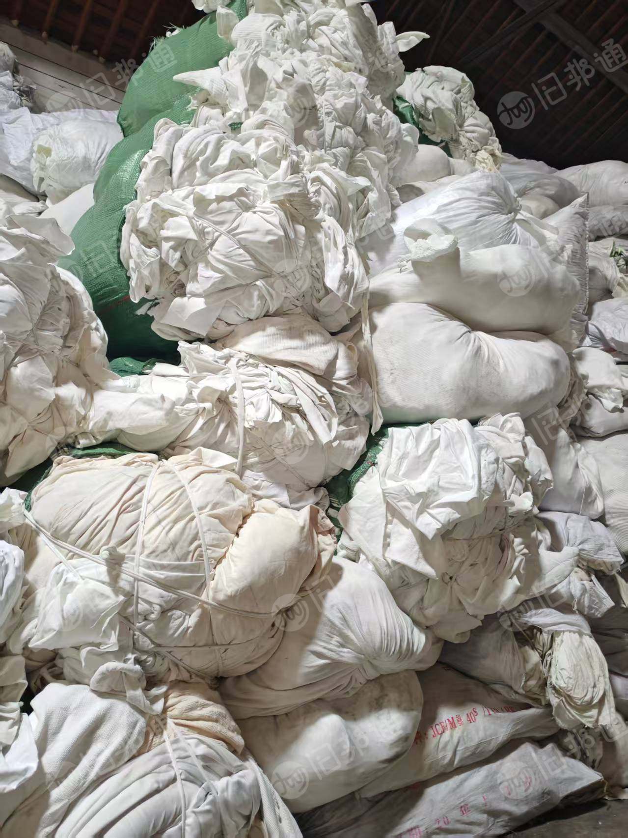 长期出售涤棉针织布，50涤50棉，奶白20吨，本白20吨，货在江苏苏州