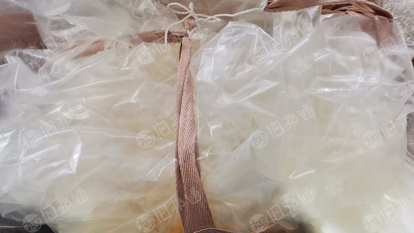 长期出售pet烤漆膜和pet带胶废料，都是厂货下来的，现货30吨