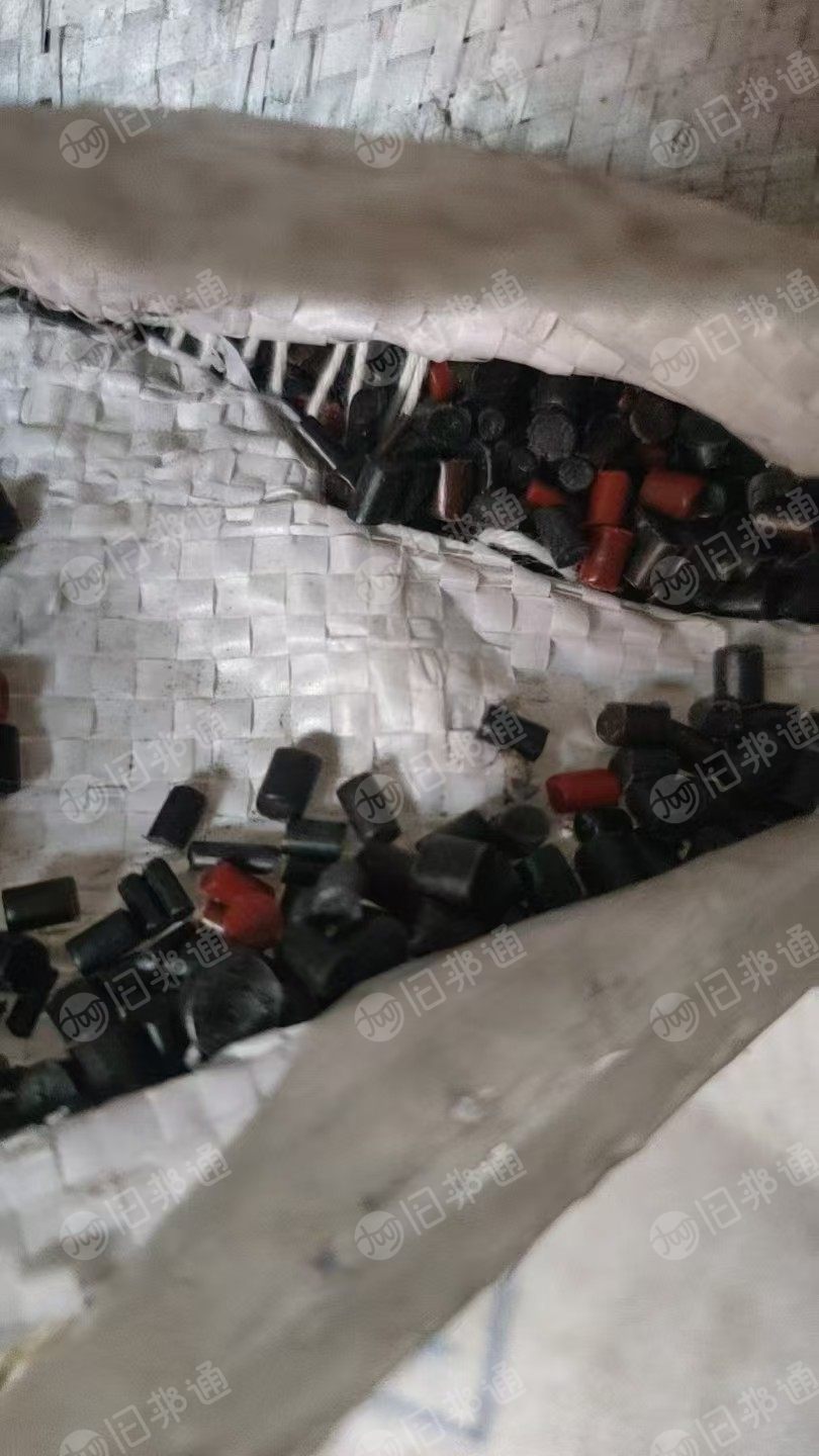 出售黑色珍珠棉颗粒，现货4吨便宜处理，