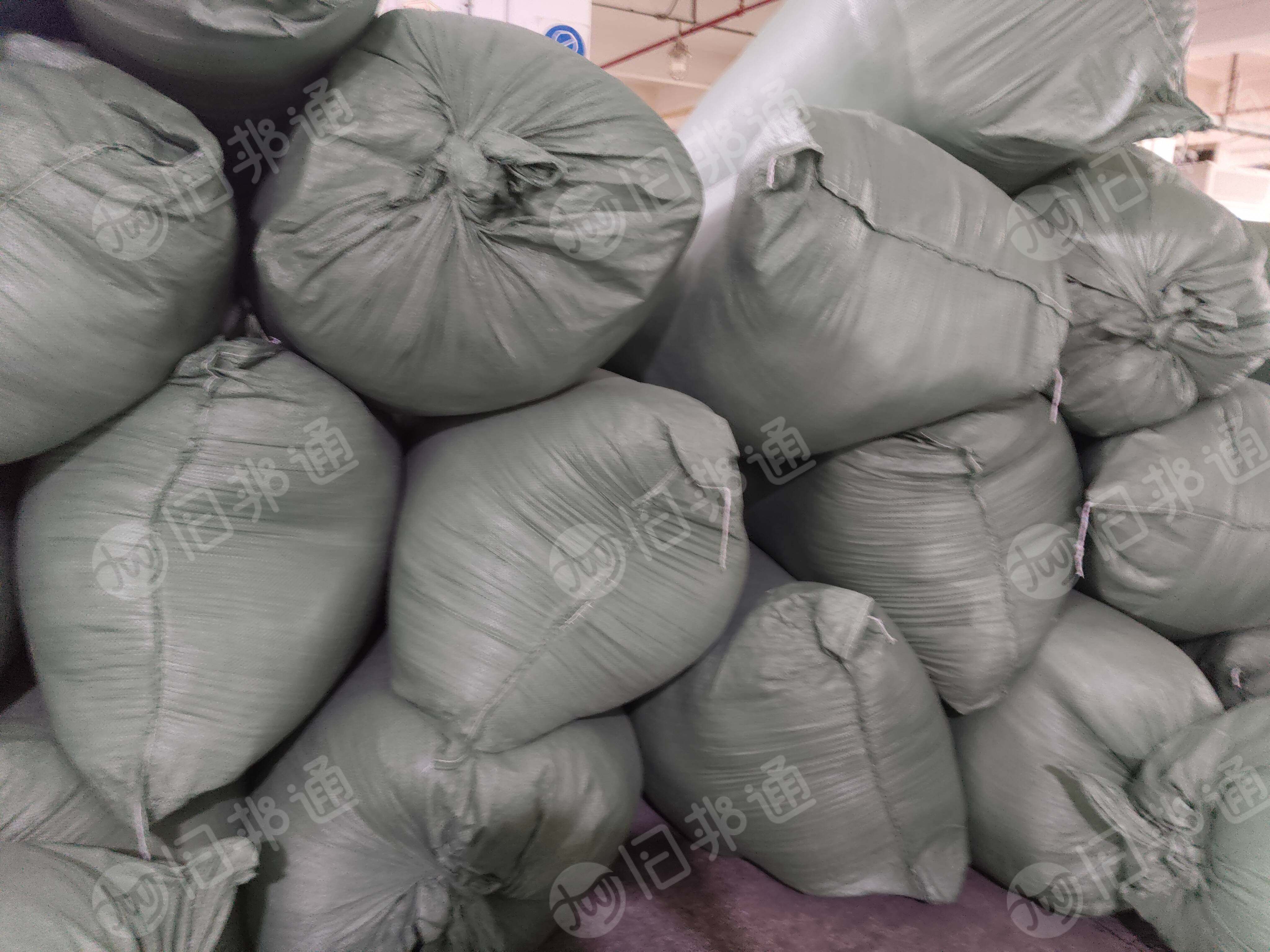  长期出售做被子下来的丝棉边角料，丝棉下脚料，喷胶棉边角料