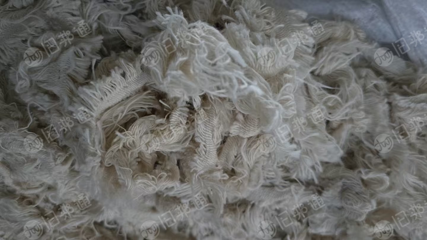长期出售牛仔厂下来的纯棉布边纱，环纺的，筋是涤纶的，货在河北石家庄