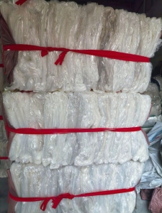 长期出售PE轻胶膜废料，现货15吨左右，每月一挂车