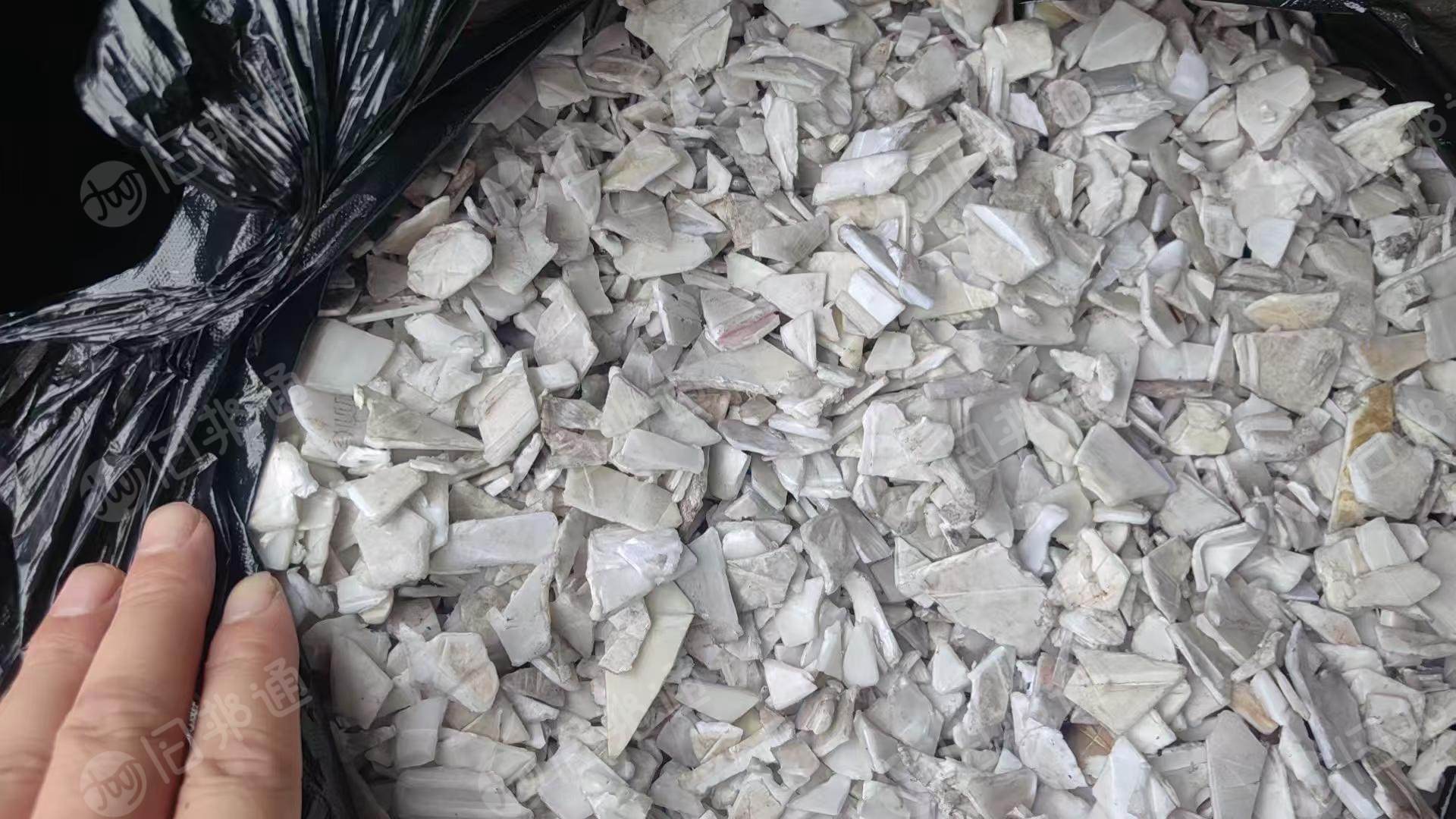 长期出售电瓶壳PP破碎料，黑色的跟白色的都有