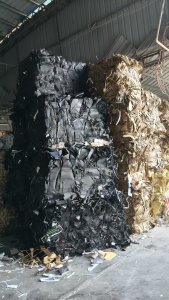 长期出售黑卡纸边角料压块