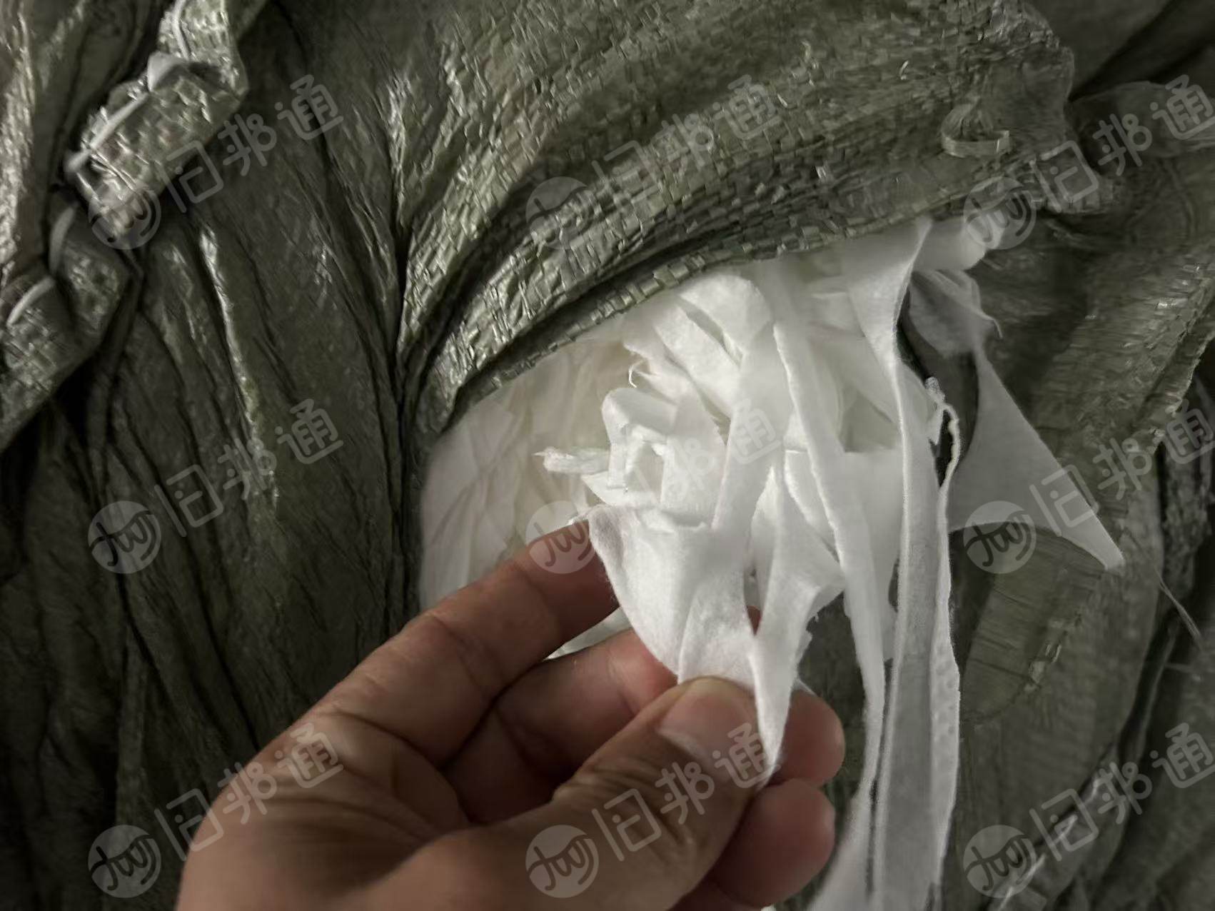 出售卫生巾上的无尘纸边料,是木浆绒毛浆