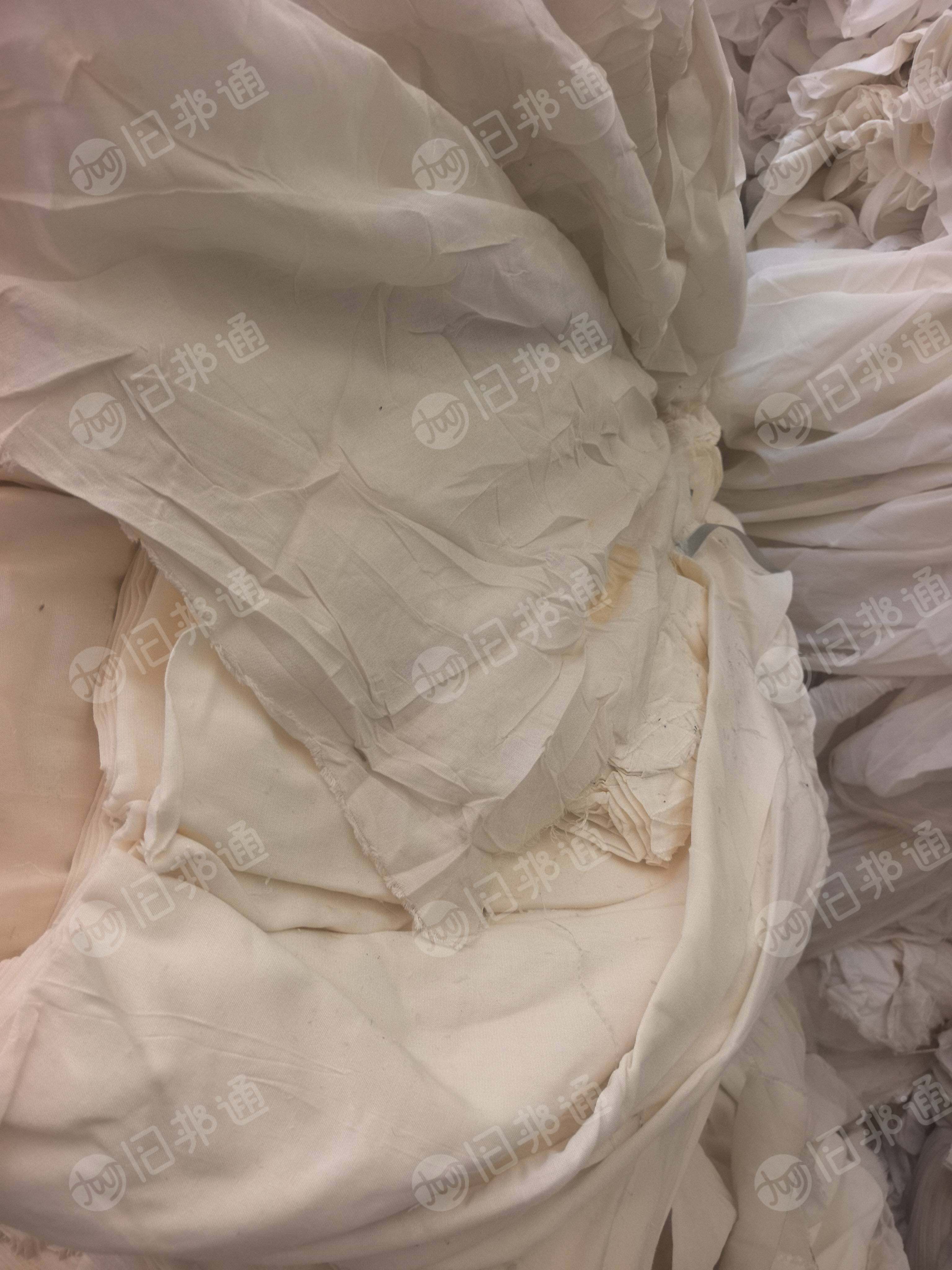 出售人棉革基布，库存布，门幅1.7米左右，现货六七万米