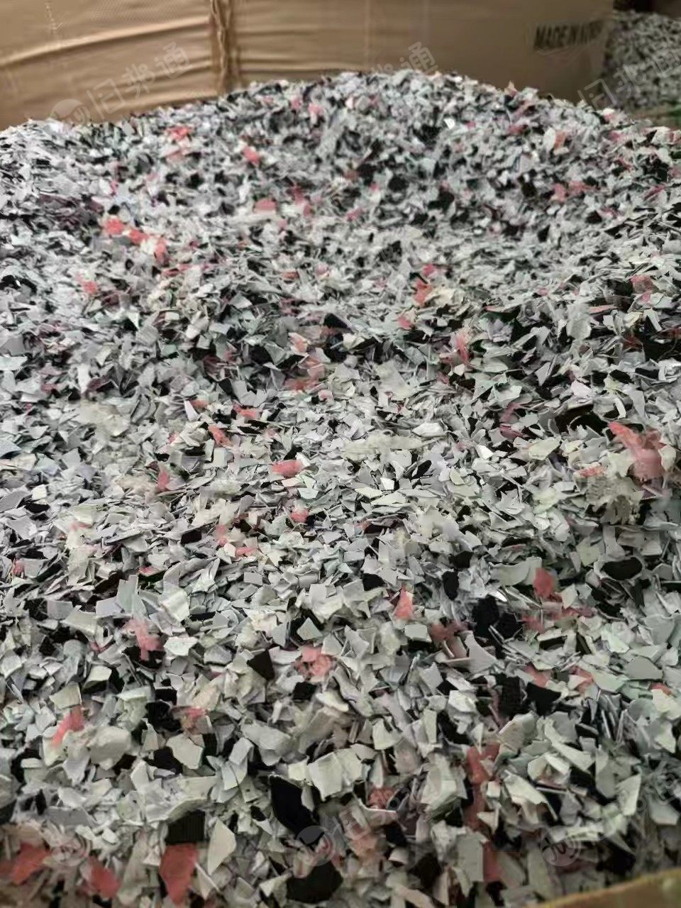 长期出售pet吸塑盒破碎料，含棉，现货70-80吨