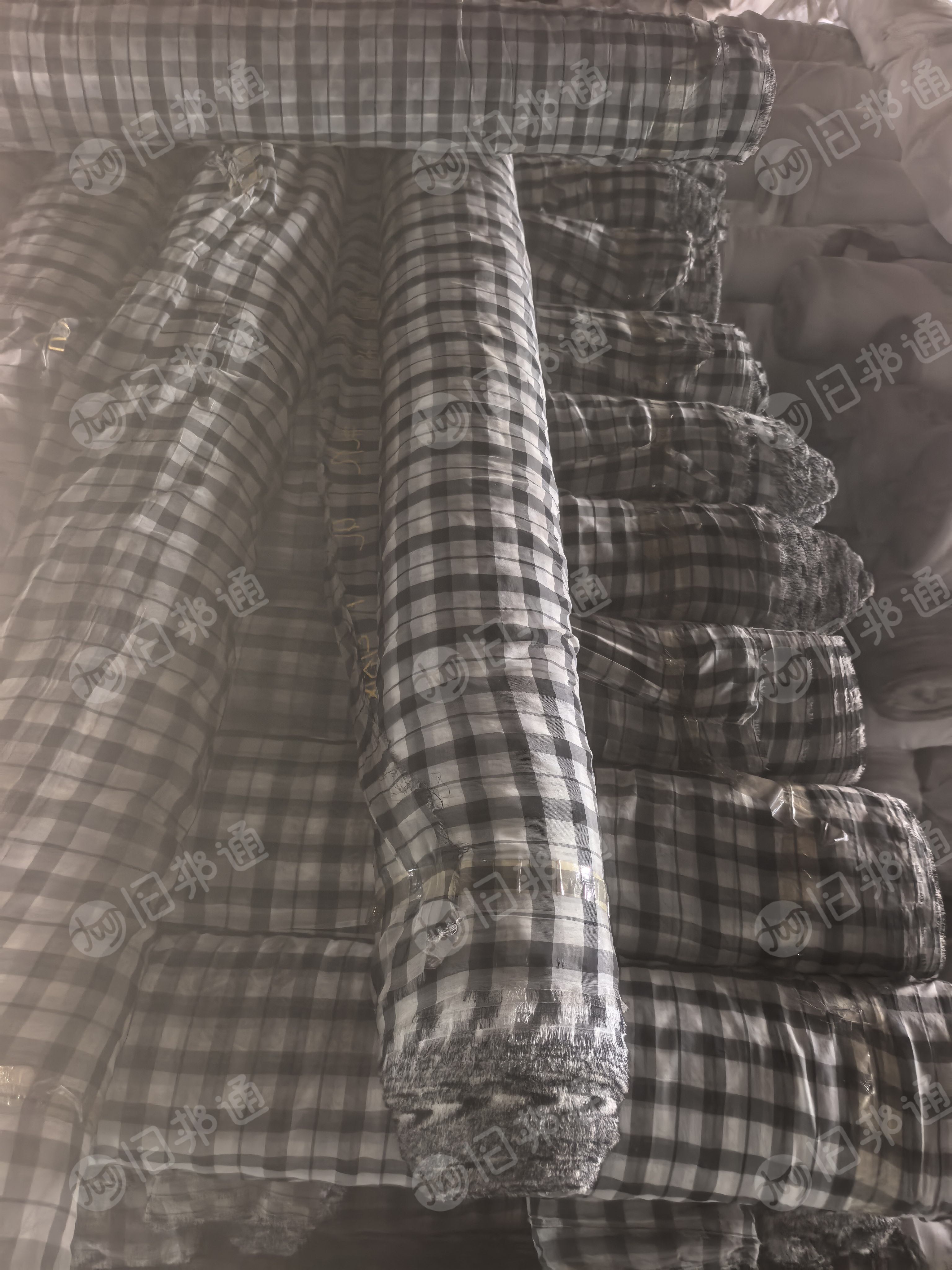 出售色织布,雪纺格子布,一个10万米,一个一万多米,可染色做服装面料