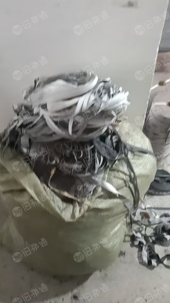 出售PVC汽车革的边角料，现货8吨