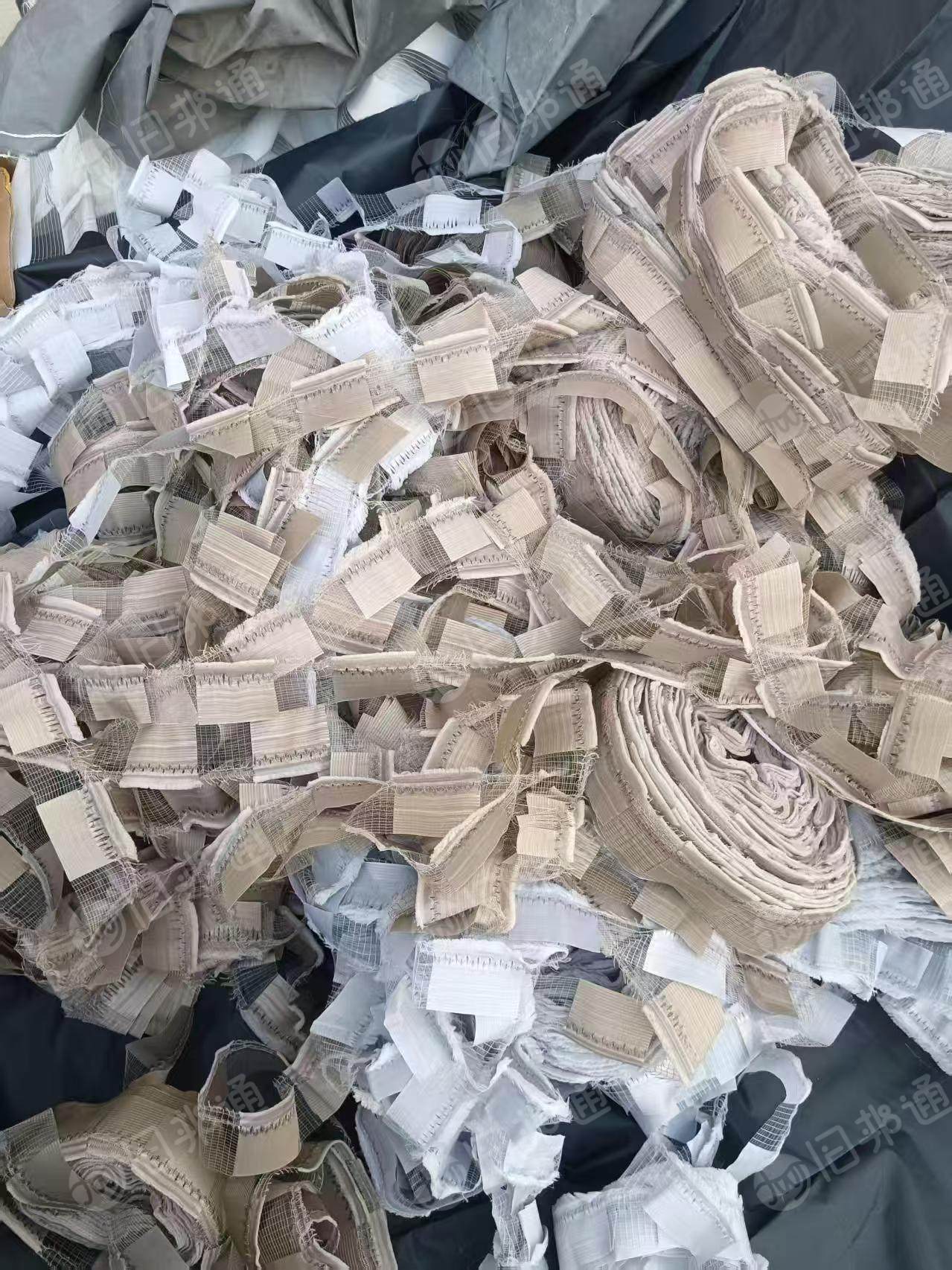 长期出售遮光窗帘厂下来的遮光窗帘废料，涤纶废料，黑色有额外分拣，其他的统货出，月供15吨左右