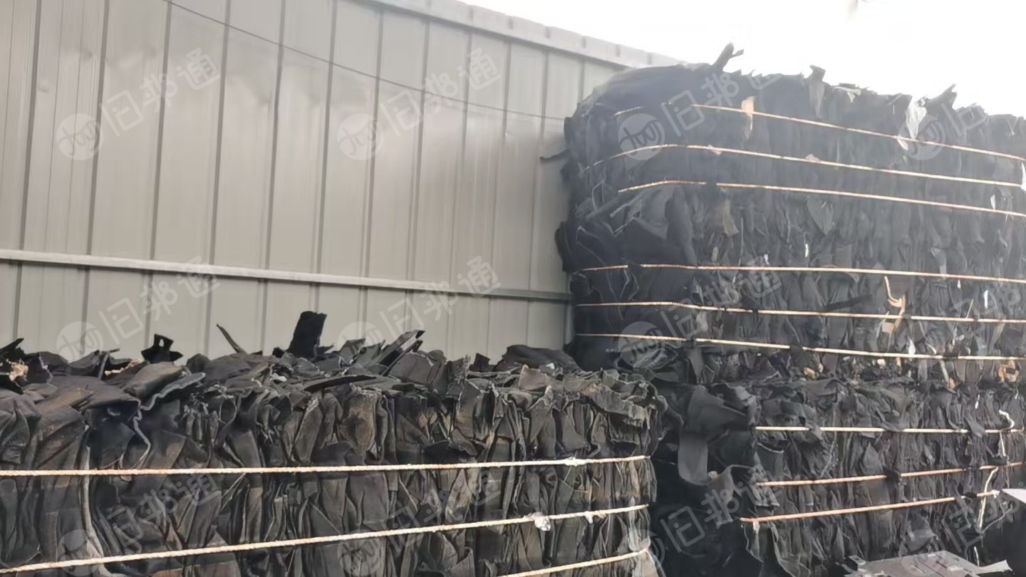 长期出售汽车内饰料，汽车内饰地毯料，轮罩料，底护板废料，都有分拣打包，按照固废处理，月供60吨